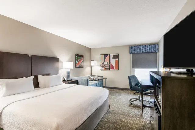 غرفة بسرير كينج مع أريكة لذوي الإعاقة، Hampton Inn Milledgeville 3/6