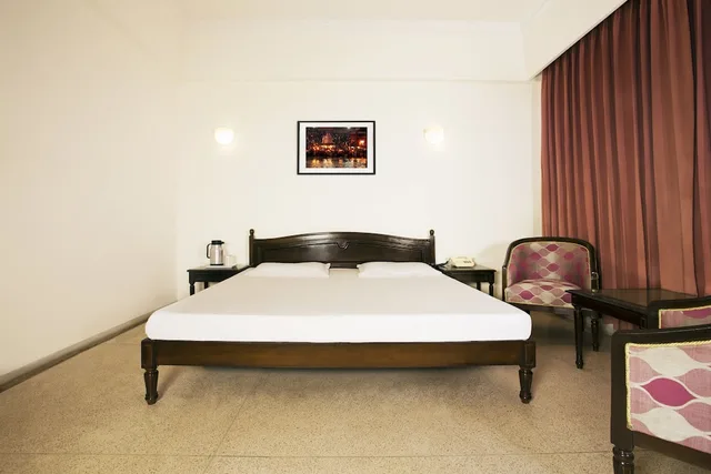 غرفة قياسية بسرير مزدوج أو سريرين منفصلين، Alpana Hotel 2/4