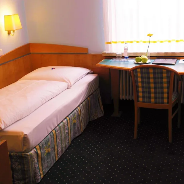 غرفة مفردة، Daniel Hotel 1/3