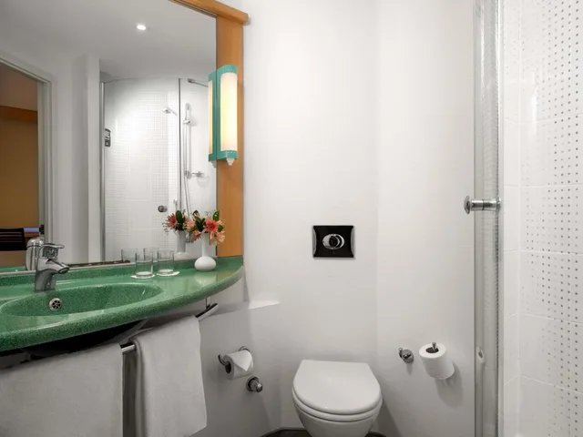غرفة قياسية بسرير كوين، Ibis Istanbul Zeytinburnu 2/3