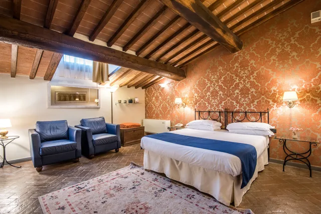 Classic, Double or Twin Bed, City View, Palazzo Squarcialupi 2/6