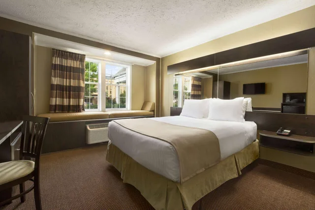 غرفة بسرير كوين، Microtel Inn & Suites by Wyndham Columbia/Fort Jackson N 2/2