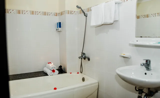 غرفة سوبيريور بسرير مزدوج وسرير فردي، Dmz Hostel Hue 7/7