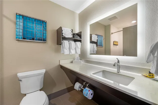 جناح بسريرين كوين مع أريكة، Best Western Plus McPherson 2/2