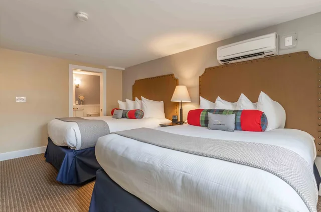 جناح بسريرين كوين بشرفة، Inn at Diamond Cove 1/4