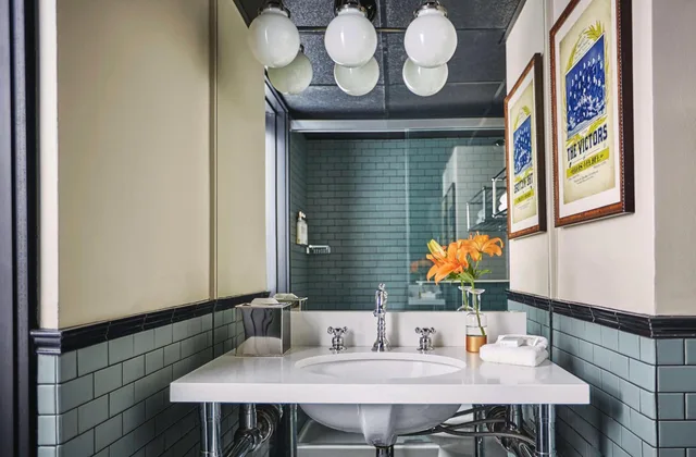 Graduate, Suite, King Bed, Sofa، Graduate by Hilton Ann Arbor 2/4