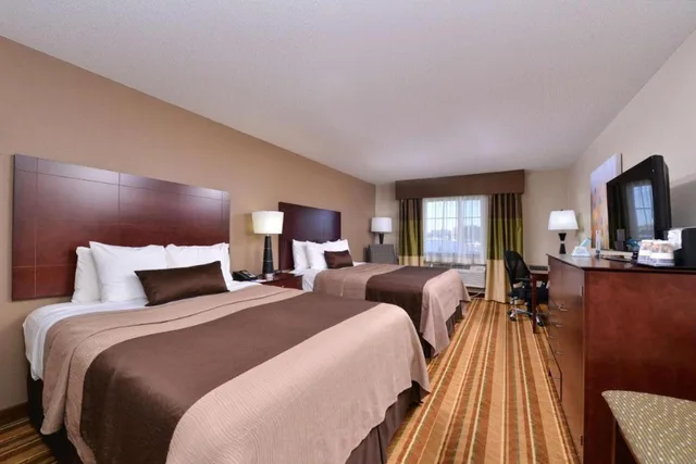 غرفة رباعية بسريرين كوين يُسمح فيها بالحيوانات الأليفة، Old Mill Inn Omaha NE 1/1