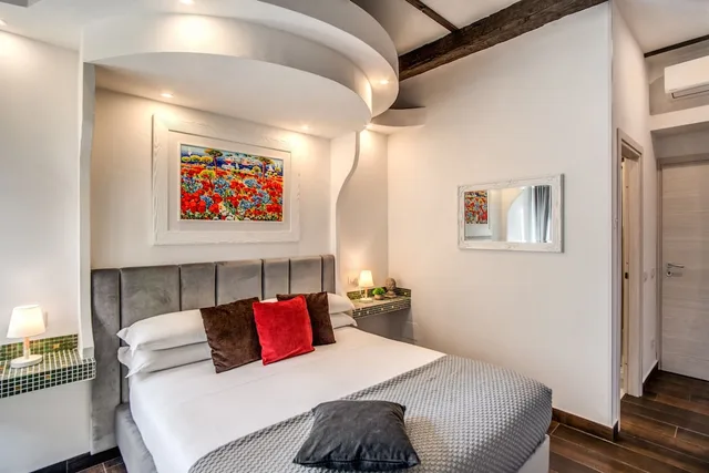 Deluxe, Double Bed, Tritone Top House 1/10
