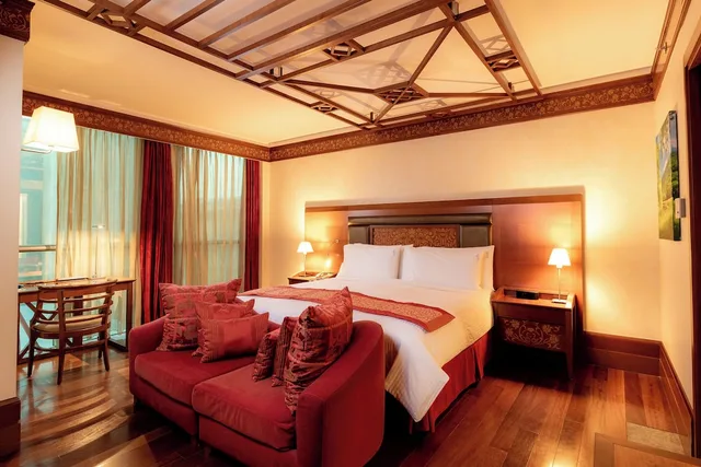 غرفة بريميوم بسرير كينج بإطلالة على المسبح، Holiday Inn Al Thuraya City 3/10
