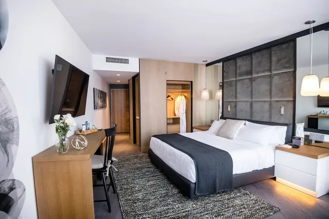 جناح بسريرين كينج، The Windsor Suites 2/6