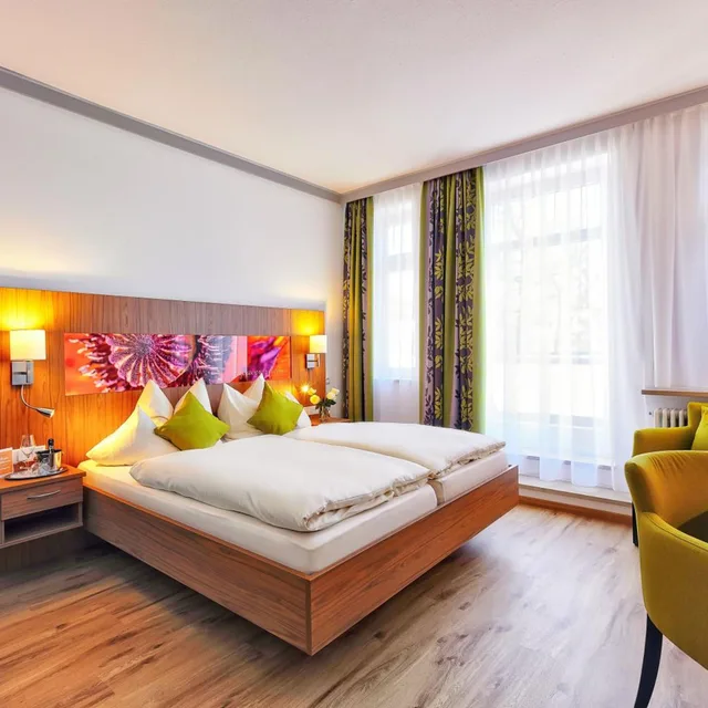 غرفة بسرير كينج، HOTEL SONNENGARTEN 1/4