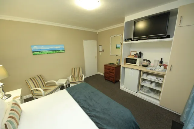 2 Bedrooms, Family, Queen and Twin Beds, Sea View, Bay View Somerset West 6/10