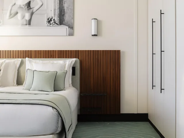 Signature, Suite, King Bed, Sea View, Sofa, Terrace, Mondrian Cannes 5/8