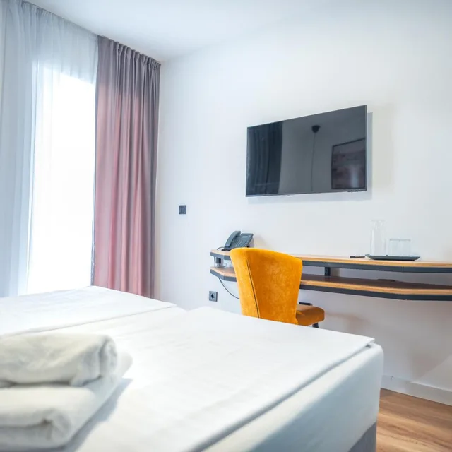 غرفة ديلوكس بسرير مزدوج بشرفة، Hotel Miran Pirovac 7/10