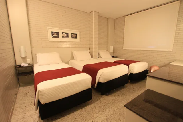 غرفة قياسية ثلاثية بسرير مزدوج وسرير فردي، Confiance Batel Hotel 1/3