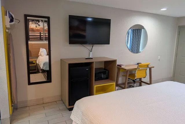 غرفة بسرير كينج للمدخنين، Days Inn by Wyndham Arcadia Louisiana 6/10