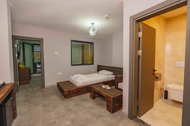 غرفة تنفيذية بشرفة، MacarTasi hotel 8/10