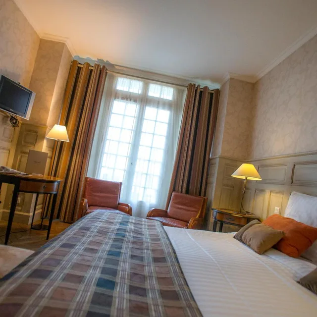 Suite, Laugeval 1/10