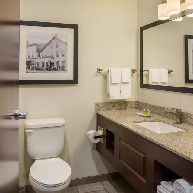 Room, Double Bed, Cobblestone Inn & Suites - Ashland 6/7