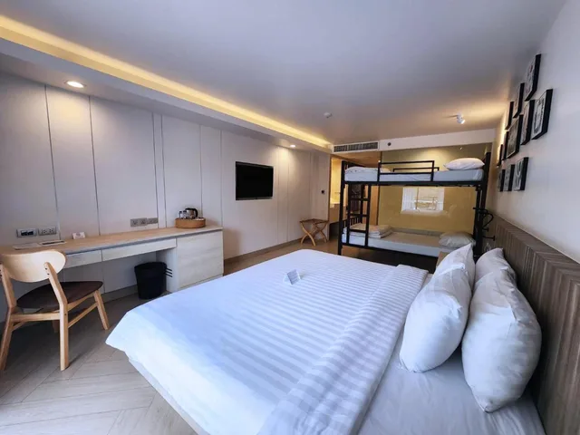 غرفة عائلية بشرفة، Mayaana Beach Resort - Formerly Golden Tulip Pattaya Beach Resort 4/8