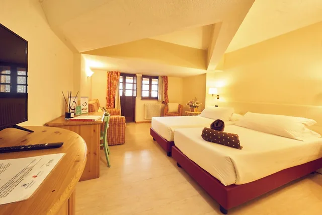 غرفة بسريرين منفصلين، iH Hotels Courmayeur Mont Blanc Resort 2/10