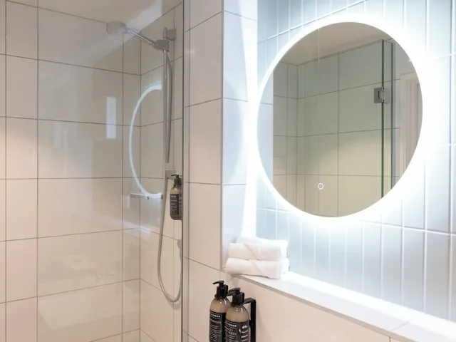 Junior King Suite with Lounge, Rose Park Hotel Auckland 10/10