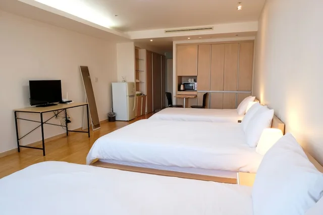 غرفة ثلاثية بسرير كوين وسريرين كوين، Gogo House 3/5