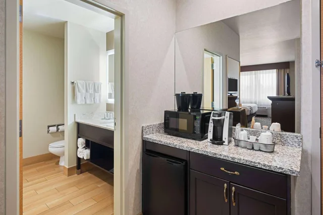 Deluxe, Executive, King Bed, Sofa, La Quinta Inn and Suites by Wyndham Idaho Falls/Ammon 2/2