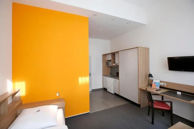 غرفة كومفورت مفردة بسرير فردي بمطبخ صغير، Townhouse Düsseldorf 2/3