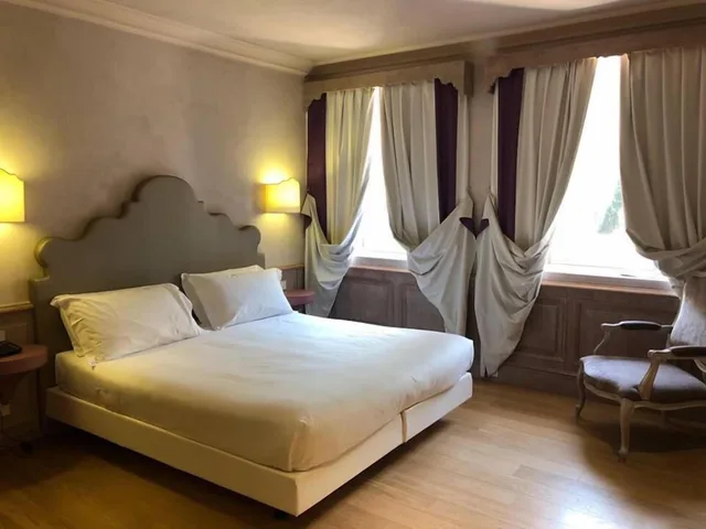 غرفة ديلوكس بسرير كينج بإطلالة على المتنزه، Villa Lattanzi 2/6