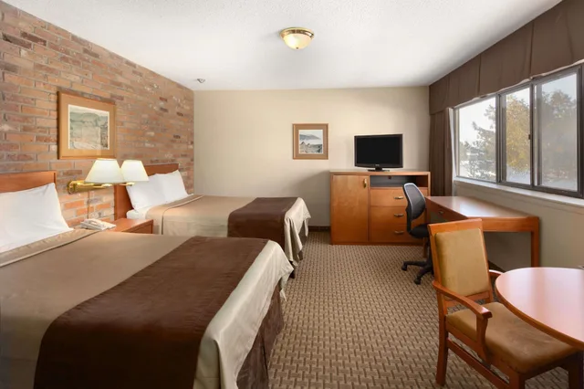 غرفة بسريرين مزدوجين، Travelodge by Wyndham Thunder Bay 7/9