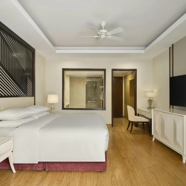 غرفة ديلوكس بسرير كينج بشرفة، Renaissance Hoi An Resort & Spa 2/10