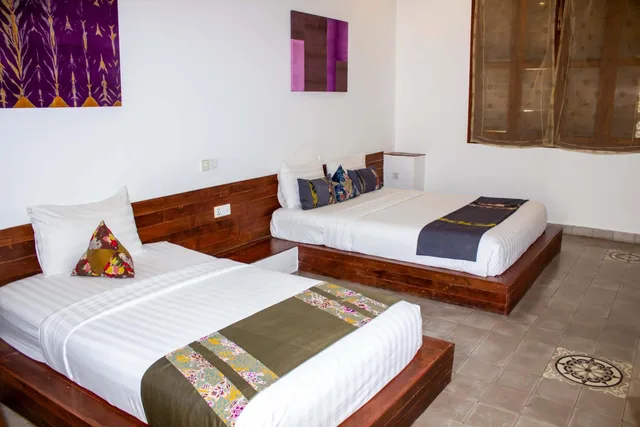 Family, 1 Queen and 1 Single Bed, House Boutique Eco Hotel 2/6