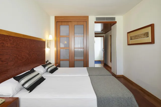 Standard, Twin Beds, Exe Plaza Delicias 1/9