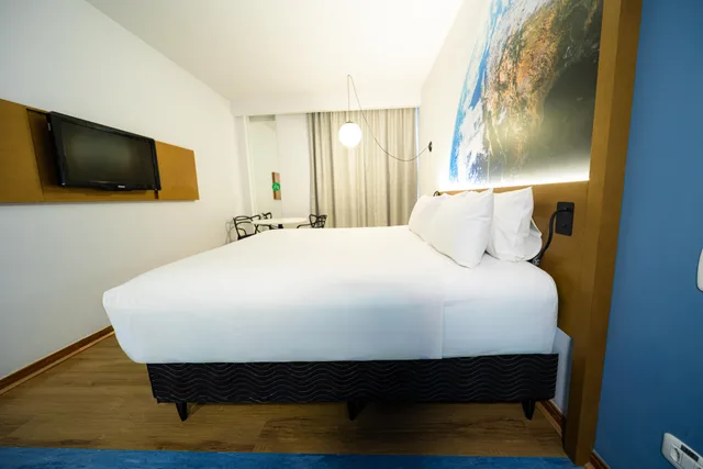 Standard, Double Bed, Street View، Hotel Euro Suite Curitiba Batel By Nacional Inn 1/4