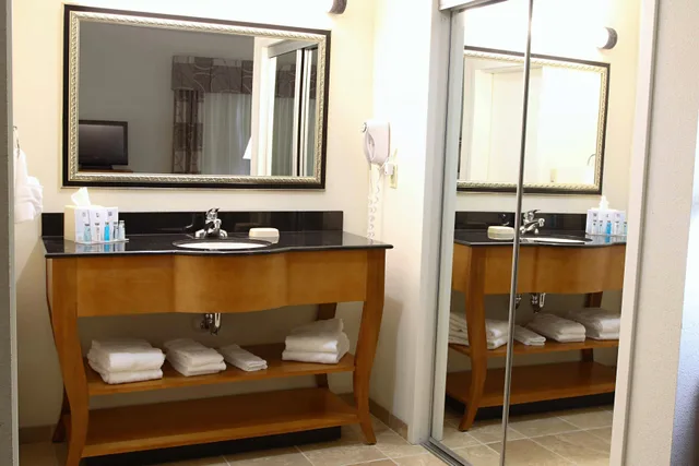 غرفة بسرير كينج، Hampton Inn & Suites Chesapeake-Square Mall 4/4