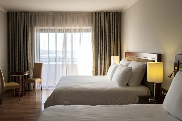 غرفة عائلية بسريرين كينج بإطلالة على البحر بشرفة، Radisson Blu Resort Malta St Julians 4/10
