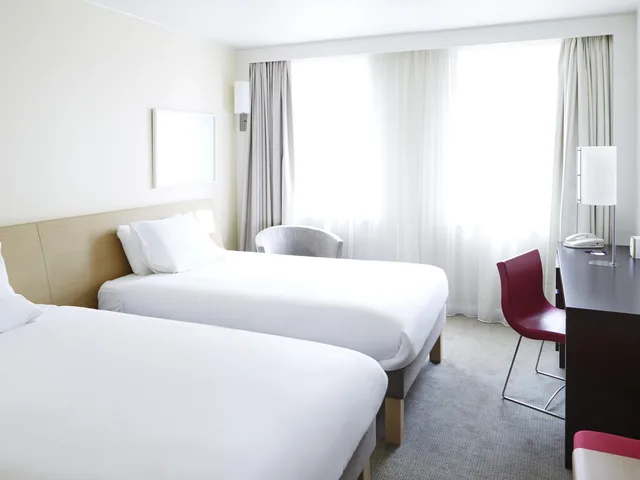 Superior, Twin Beds, Accessible, Novotel Liverpool Centre 3/4