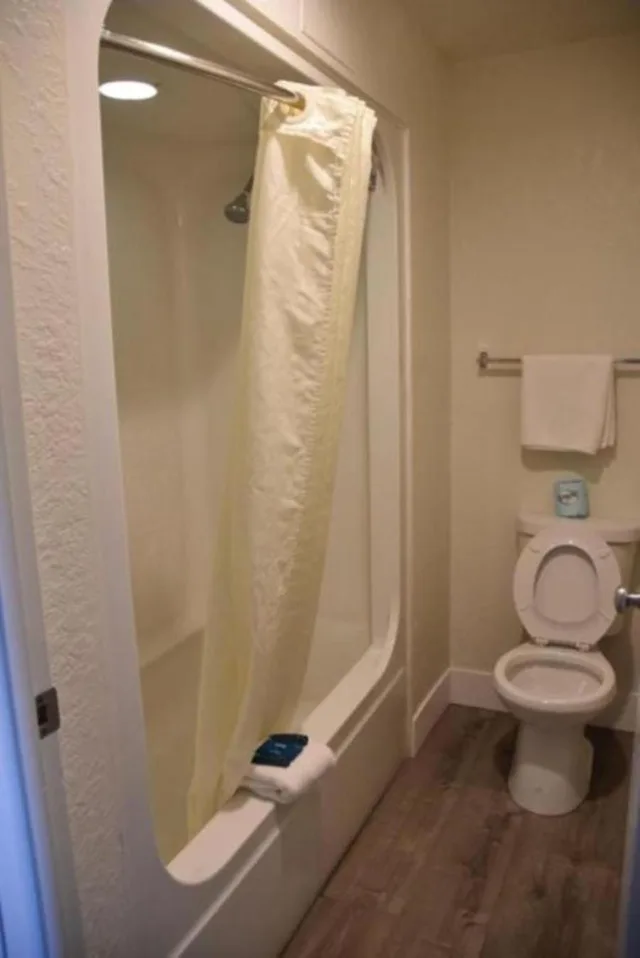 Efficiency, Suite, King Bed، Rodeway Inn Kissimmee Maingate West 4/4