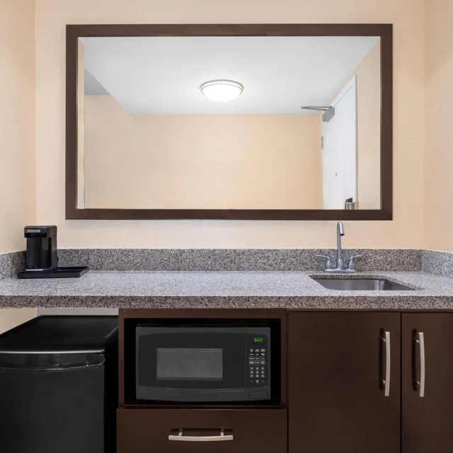 جناح استوديو بسريرين كوين مع أريكة، Hampton Inn & Suites Madison / Downtown 7/7