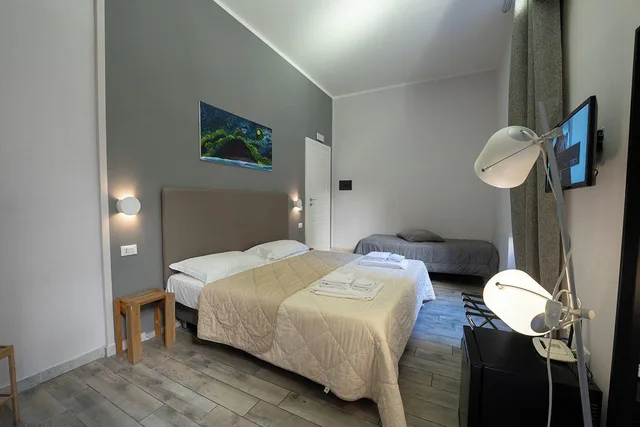 غرفة قياسية رباعية في الملحق، B&B Le 4 Stagioni Dante's Suites 8/8