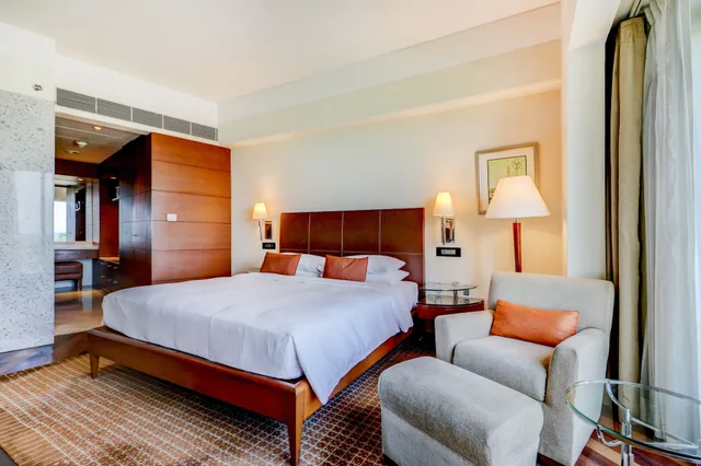 Club, King Bed, HYATT REGENCY KOLKATA 3/6
