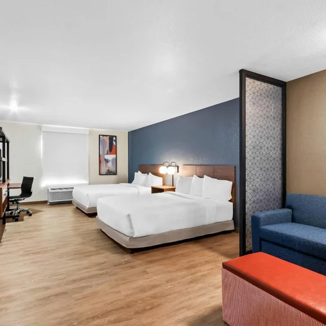 جناح بسريرين كوين بحوض استحمام لذوي الإعاقة، Everhome Suites Yuma East I-8 2/5