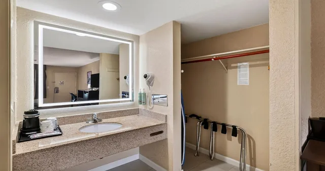 غرفة قياسية بسريرين كوين، Best Western Roseville Inn 9/10