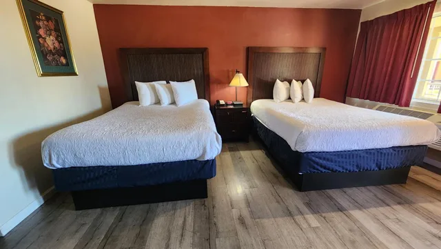 غرفة بسريرين كوين، Mission Inn and Suites 1/8