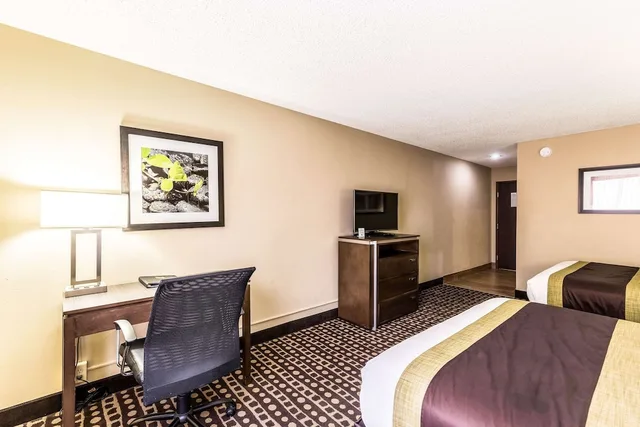 غرفة بسرير كينج لذوي الإعاقة، Quality Inn West Plains MO 3/4