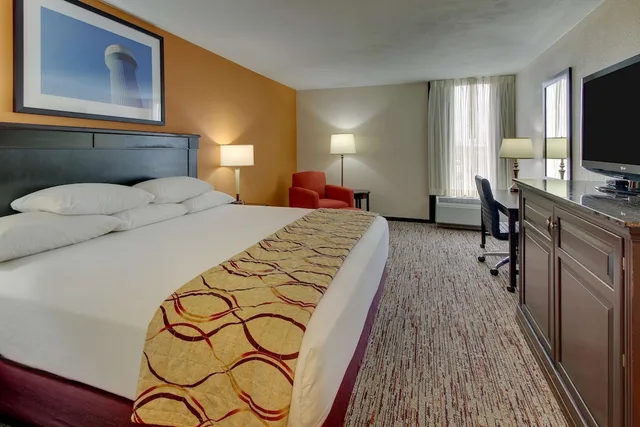 Room, King Bed, Pear Tree Inn St Louis Arnold 3/7