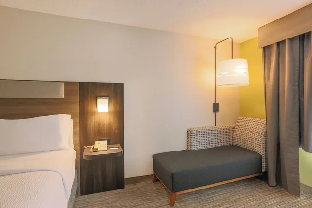 غرفة قياسية بسرير كينج، Holiday Inn Express Hotel Suites Raleigh North Wake Forest 9/10
