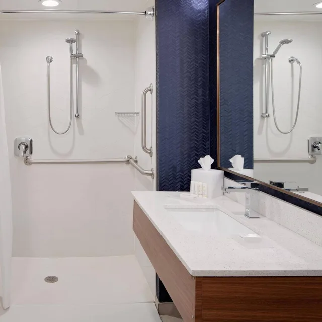 جناح بسرير كينج مع أريكة بحوض استحمام لذوي الإعاقة، Fairfield Inn & Suites by Marriott Atlantic City Absecon 1/3