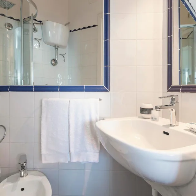 غرفة قياسية بسرير مزدوج بإطلالة على البحر، La Caletta Hotel 7/10